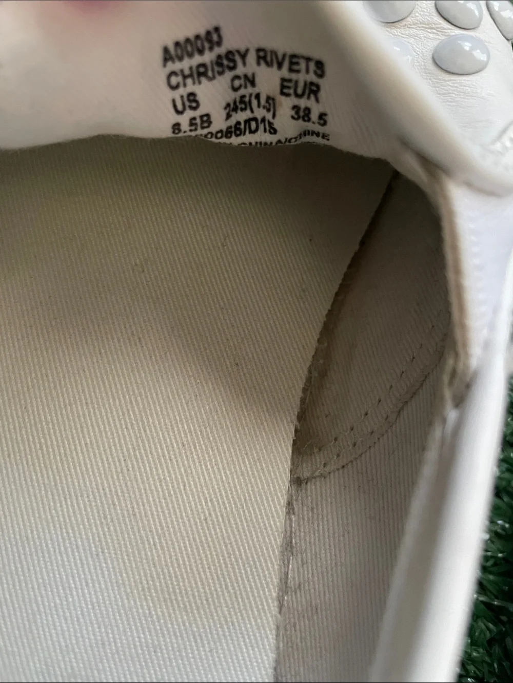 Coach Sneakers Chrissy Rivets White Leather Slip-On Women’s size 8.5 Studded